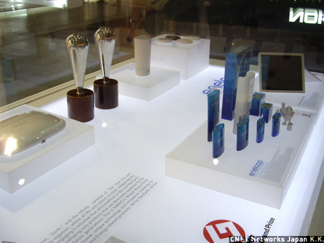 こちらは三洋電機ブース。2007年度グッドデザイン大賞を受賞した「eneloop universe products」を中心に展示。そのほか、ビデオカメラ「Xacti」やプロジェクターなど、ホワイトを基調としたプロダクトデザインが目立つ。