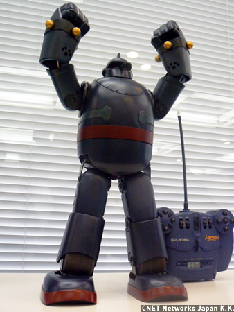 　こちらがヴイストン製の「鉄人28号」。鉄人28号の50周年を記念して、限定100台製造されたロボットキットだ。