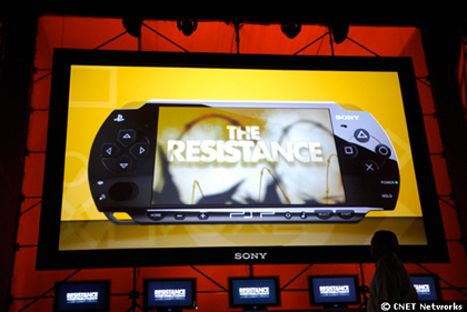 　Tretton氏は、「PlayStation Portable」の販売台数が3500万を超え、「Resistance: Retribution」などの新作により、今後もさらに増えると述べた。