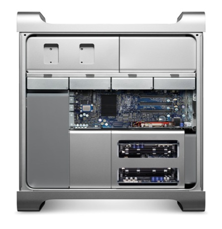 　新しいMac Proは、4つの内蔵ドライブベイを備えており、各ドライブベイは1テラバイトのSerial ATAハードドライブを収容できるため、最大４テラバイトの内蔵ストレージを得ることができる。