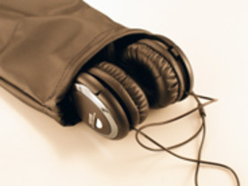[レビュー]通勤鞄に忍ばせたい軽さと装着感--マクセルのノイキャンヘッドホン「HP-NC15」
