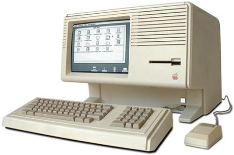　Apple Lisa：「Lisa」の正式名称は「Local Integrated Software Architecture」だが、Appleの共同設立者であるSteve Jobs氏の娘の名前でもあった。

　Lisaは、グラフィカルユーザーインターフェース（GUI）を搭載した初の商用コンピュータだ。Lisa以前のコンピュータはすべてテキストベースで、キーボードでコマンドを入力して、システムに応答させていた。しかし、Lisaでは、「マウス」という回転する小さな装置を使って、画面の小さな画像をポイント＆クリックするだけでよい。