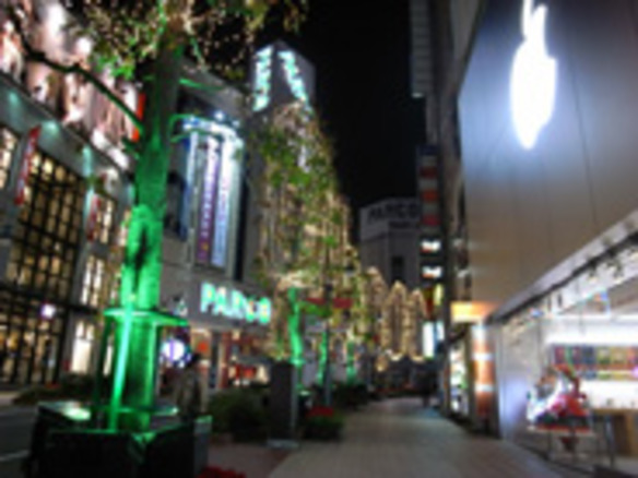 渋谷・公園通りがiPod nanoカラーに？--「iTunes presents X’mas Rocks!」開催