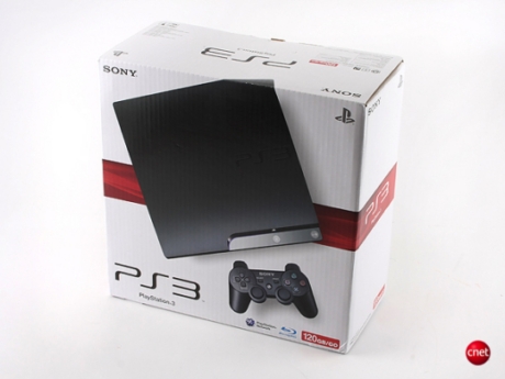 　ソニーは現地時間8月18日、ドイツのケルンで開催のGamescom Expoに先立ち、薄型の「PlayStation 3」（PS3）を発表した。ここでは同コンソールの開梱の様子を画像で紹介する。