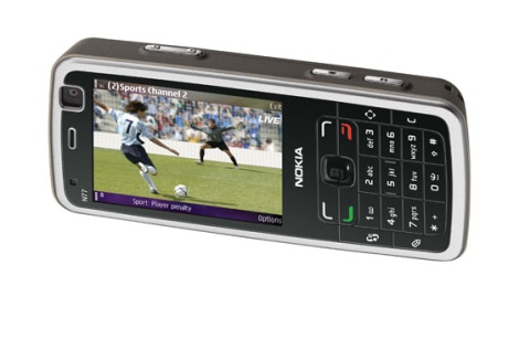 　Nokiaは、同社初のストリーミングテレビ視聴が可能な携帯電話端末である「Nokia N77」も発表した。モバイル向けテレビ放送技術DVB-Hを採用したネットワークに接続して利用する。N77には、2.4インチのワイドスクリーン、ステレオサウンド、番組開始の通知機能などがある。番組情報のガイド、チャンネル操作機能、チャンネル受信の新規申し込み機能なども備えている。N77は、2007年第2四半期の出荷開始が見込まれている。