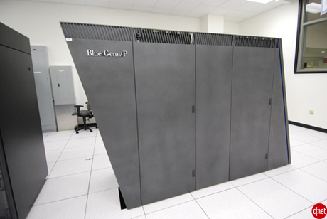 　研究所のもう1つのスーパーコンピュータであるIBMの「Blue Gene」。28テラフロップの処理能力を持ち、現在、世界で74番目に高性能なコンピュータだ。
