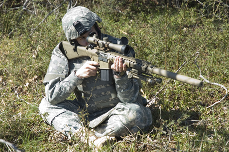 　この「M110 Semi-Automatic Sniper System」（SASS）は、7.62mm弾を発射し、陸軍によれば、「複数の後続射撃で複数の標的を迅速に集中して攻撃」できるように設計されている。SASSは、「着脱式消音器」を統合した米軍初の兵器システムだ。