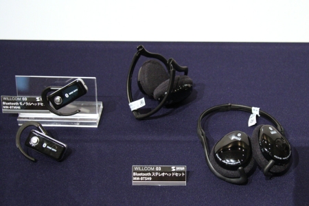 　Bluetooth関連では、ステレオヘッドフォンやイヤホンマイクなどの周辺機器がある。