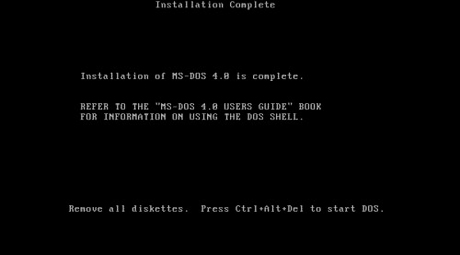 　MS-DOS 4のSelectプログラムは、さらに2枚のディスクを挿入し、中身をハードディスクにコピーするよう指示した後、インストールが完了したことを知らせ、すべてのディスクを取り出し、システムを再起動するよう指示する。