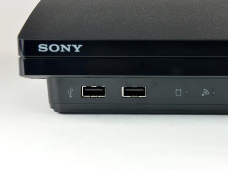 　正面左側には、USBポート2つと、ハードドライブインジケータライト、Wi-Fiインジケータライトがある。