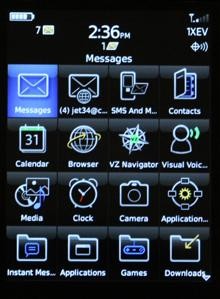 　標準的なBlackberryラインアップ用アイコンのほか、BlackBerry Stormには、ビジュアルボイスメールや「VZ Navigator（GPSソフトウェア）」用のアイコン。また、「Yahoo Messenger」や「AIM」「Windows Live Messenger」「Google Talk」「Blackberry Messenger」などのインスタントメッセンジャー用のフォルダアイコンがある。