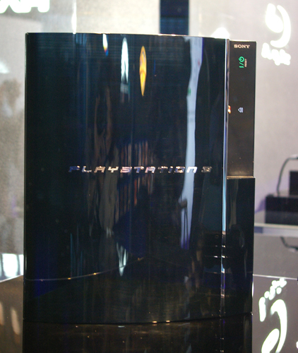 Blu-ray普及への起爆剤としても注目される「PS3」も出品された。11月発売まであと2カ月、プレーヤーとして発売されるBlu-rayモデルとしては、初の製品となりそうだ。
