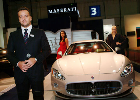 　「Maserati Granturismo」は新型車ではないが（2007年3月のジュネーブモーターショーで発表され、4月のニューヨーク国際オートショーにも出展された）、ドバイの中東国際モーターショーやこのLos Angeles Auto Showへの出展によって、ここ数週間でさらに多くの人の目に触れた。この車はぜひ自分の目で確かめてほしい。使われている素材の品質は、写真では伝えきれない。この贅沢なグランツーリスモのデザインを担当したのはイタリアのPininfarinaだ。手作りのレザーを使用したインテリアに、ハンドルは特徴的な木目のある木製、ラゲッジスペースも全体の雰囲気に合わせてある。Ferrariの4.2リッター405馬力V8エンジンを搭載し、加速性能は0-62マイル（時速100km）が5.2秒だ。