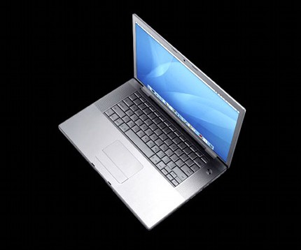 　2006年：Intel Core Duo搭載のMacBook Pro。Macノートブックのあらゆる従来モデルをしのぐ高速性を発揮している。