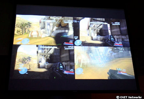 　壁ではスクリーンを使って4画面分の映像を投影していた。4人同時プレイが可能になっていた。
