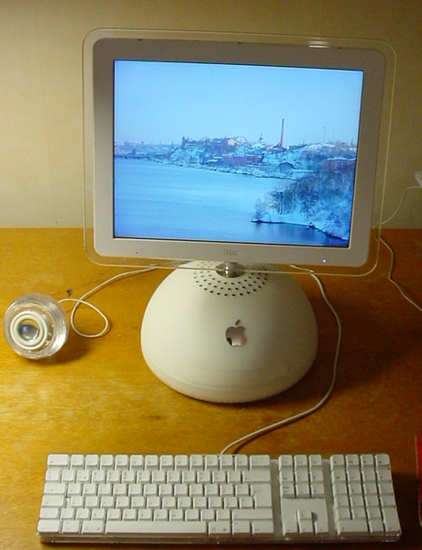 　フラットパネルディスプレイを搭載した「iMac G4」が登場したのは2002年。800MHzのPowerPC G4を搭載していた。