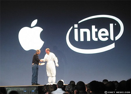 　Jobsの講演中、IntelのCEOであるPaul Otelliniも登壇した。