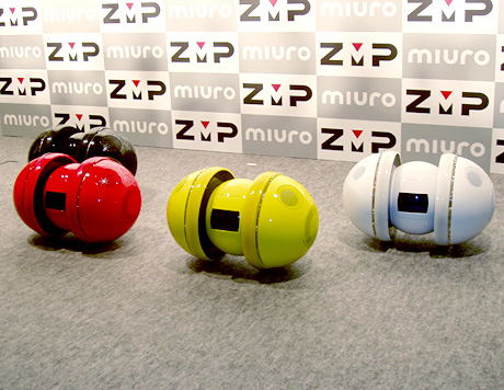 miuroのカラーバリエーションはホワイト、ブラック、イエロー、レッドの4色となっている