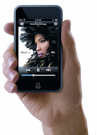 こちらは2007年9月に発表された「iPod touch」。iPhone同様のインターフェースを備えた次世代iPodは無線LANも搭載し、ブラウジングも楽しむことができる。
