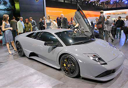 Lamborghiniの「Murcielago LP640」。6.5リッターV-12エンジン（640馬力）を搭載し、最高時速は約338km/h、0-100km/h加速は3.4秒。