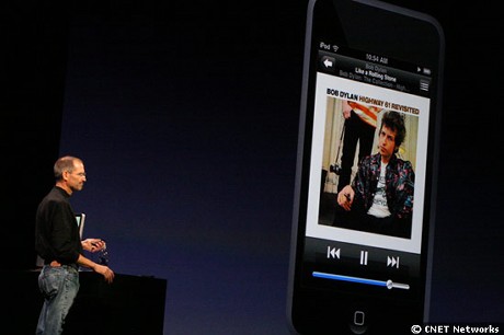 　楽曲を再生中、iPod touchのスクリーンにはカバーアートワークが表示される。