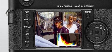 　従来のLeica製品と同様、M8はデジタル一眼レフカメラではなく、レンジファインダーカメラだ。プロの写真家を対象としている。操作パネルは極力シンプルになっている。