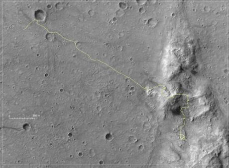 　この画像は、3年前に火星に着陸して以来、Spiritが移動してきた経路を示している。