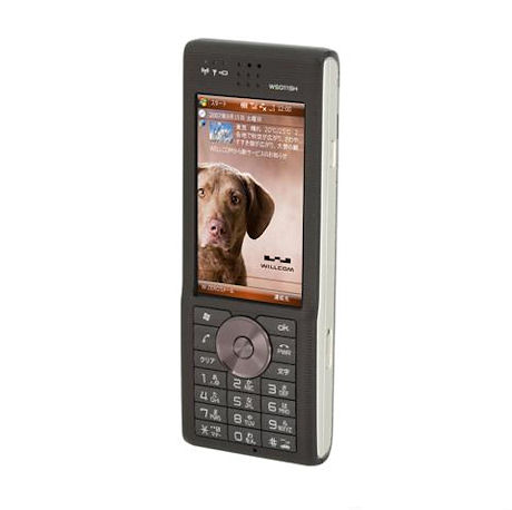 人気を博したスマートフォン「W-ZERO3」の最新モデル「Advanced／W-ZERO3 [es]」も2007年6月に登場した。画像は8月に登場した新色「ブラウニーブラック」。