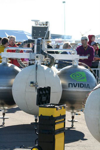 　Armadillo AerospaceはLunar Lander Challengeのために、コンピュータ制御の液体酸素（LOX）／エタノールロケットである「Pixel」と「Texel」を開発した。