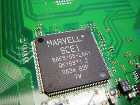 　頑張って調べてみたところ、このチップはPS3の無線LAN機能を支えるMarvell Technology Groupの802.11b/gモジュールだと思われる。またこのチップは有線LAN機能にも使われているらしい。