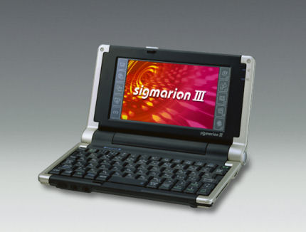 NECのSigmarionシリーズは2000年に登場したハンドヘルドタイプのPDA。写真は2003年発売の「SigmarionIII」。PHSやFOMAデータカードによる通信が可能だ。
