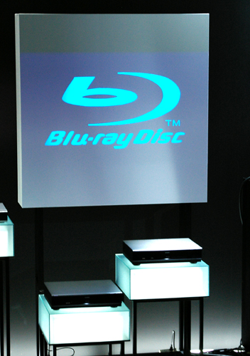 参考出品されたBlu-rayレコーダーは、年内発売を表明した。既にBlu-rayレコーダーの第1世代機発売からは、3年半が経過しており、本格スペックを搭載した製品を待望する声は多い。