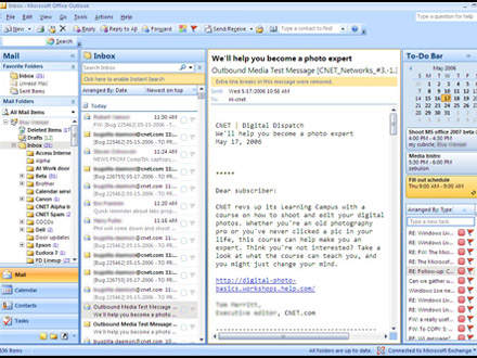 　「Microsoft Office 2007」の一部となる電子メールソフト「Outlook 2007」ベータ2は、現行の「Outlook 2003」に比べてかなり便利になっているようだ。MicrosoftはOutlook 2007で、かなり前から繰り返し問題になっていた部分の解決を狙っている。改善点のなかには、メッセージが色分けできるようになったといった細かい変更から、To-Doリストやカレンダーの項目を1つの枠のなかに表示させられるようになったといった大がかりなものもある。Outlook 2007ベータ2のインターフェースはOutlook 2003から大きくは変わっていないが、Office 2007に含まれる他のアプリケーションとは異なり、ウィンドウ上部の目立つツールバーはついていない。最も目に付く変更点はウィンドウ右側にあるTo-Doリストの欄で、これは非表示にしたり、直近の予定や作業の短いサマリを表示するように設定できる。