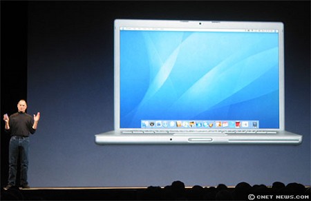 　Macworld Expoの基調講演で、Apple　ComputerのCEOであるSteve JobsはIntelプロセッサ搭載の「MacBook Pro」を発表した。