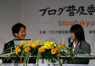 　トークショーではコラムニストの泉麻人氏も登場。眞鍋さんのブログを読み、「コオロギ オブ ジョイトイ」が面白かったと話した。