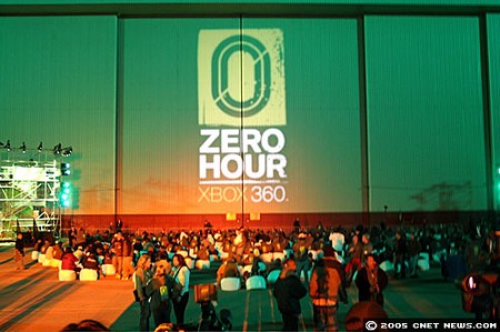 　Microsoftがゲームマニアを対象に開催したイベント「Zero Hour」の会場前の様子。パーティが始まる前から、会場の前には多くのファンが詰めかけた。