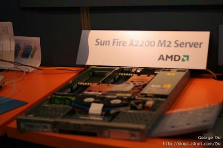 　Sun Microsystemsの「Sun Fire X2200 M2 Server」。AMD製プロセッサを2基搭載できる。