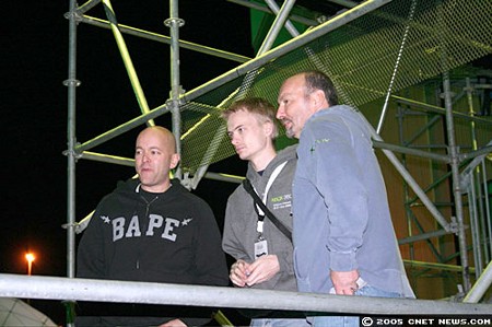 　イベントには、Microsoftのコーポレートバイスプレジデントで、Xboxのワールドワイド・マーケティングを担当するPeter Moore（写真右）と、同社コーポレートバイスプレジデント兼チーフXNAアーキテクトのJ. Allard（写真左）が登場した。