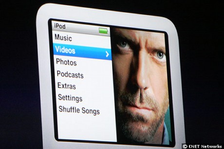 　iPod nanoはビデオ機能が追加されただけではなく、CDジャケットなどのカバーアートワークを表示しながらお目当ての音楽を探せるCover Flowも追加されている。