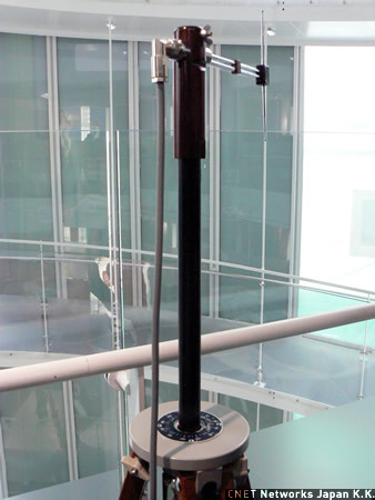 　屋内での電波伝搬状況などを計測する機器。いずれもKDDIデザイニングスタジオの3階に展示されている。