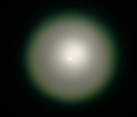 　インドのビジネス誌The Economic Timesの報道によると、インドのコルカタ（カルカッタ）でUFOの観測報告があったが、それもこのホームズ彗星の大アウトバーストが原因だった可能性があるという。このホームズ彗星の写真は、Observatorio del NazasのEduardo Hernandez氏が10月26日に撮影したものだ。