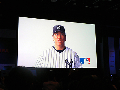 　CMキャラクターはニューヨークヤンキースの松井秀喜選手。発表会の会場ではビデオコメントが紹介された。