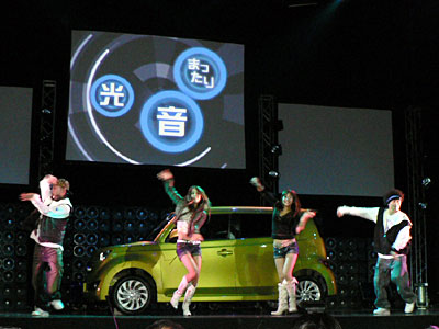 　音楽好きな10〜20代をターゲットとしており、発表会の会場では車の運転動作をモチーフにしたダンスパフォーマンス「ドライブダンス」が披露された。