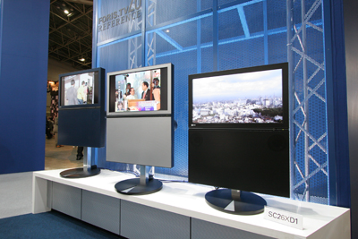 　ナナオ（3ホール 3330）のブースでは、デザインディレクター 川崎和男氏による新液晶TV“EIZO FORIS.TV”がずらり。