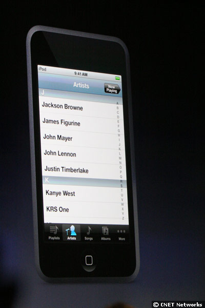 　iPod touchはiPhoneと同様のマルチタッチナビゲーション機能を搭載している。楽曲や写真、動画をブラウジングできる。