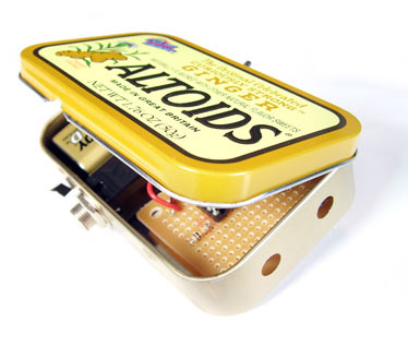 　Altoidsの主催した「Tin Million Uses」コンテストでグランプリを受賞したテルミン。ニューヨーク州イサカ在住の Jon Lennonと名乗る人物がつくったこの楽器には「Ginger Altoids」の缶を利用したものだ。