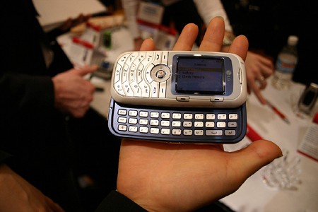 　LG電子のスマートフォン「F9200」。