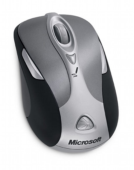 　同社のノートPC用多機能マウス「Wireless Notebook Presenter Mouse 8000」。同マウスは、レーザーポインタ、スライドショーコントローラ、音楽や映画を再生するコントローラとしても機能する。