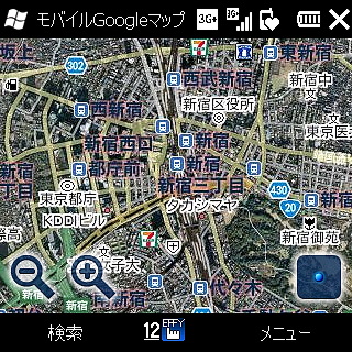 　GPSを搭載するだけでなく、「Googleマップ」とも連携。現在地の表示、経路検索が可能。また、地図、航空写真の切り替えにも対応している。