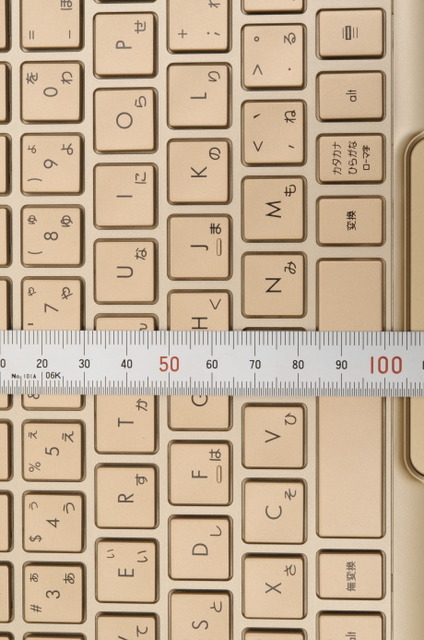 　縦方向のキーピッチも17.5mm。縦と横のピッチが揃ったキーボードと言える。